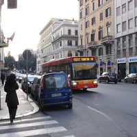 Apartmentから大通りに出たところ。