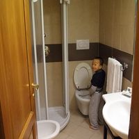 同じく、浴室（子供が用足し中ですみません）