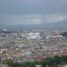 ヴィットリオエマヌエーレ２世記念堂が見えます