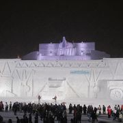 ギネス級の巨大雪像と旭山動物園をセットでエンジョイ！