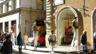 高級ブランドのショップがいっぱい