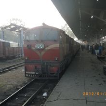 豪華特急シルバルクエクスプレス。紅茶と食事が付きます。