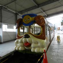 宝山寺線を走る「ブル号」