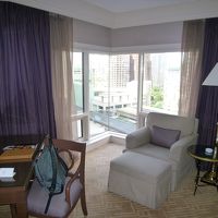 出窓を眺めると落ちていきそうでちょっと怖いです