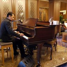ピアノの生演奏 