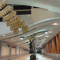 ＪＲ秋田駅と直結の通路に案内板もあり分かり易い