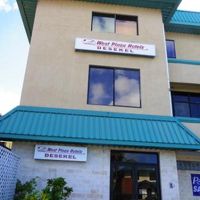 お隣一階はショッピングセンター