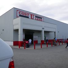 プレミアアウトレットの隣地にあるCOST U LESS