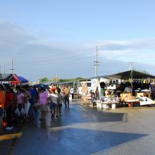 デデドの朝市ならではの地元密着商品