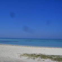 誰もいない砂浜