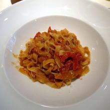 タリアテッレ パンチェッタとパプリカ入りピリ辛トマトソース 