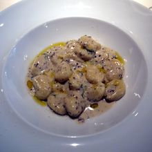 ニョッキ オリーブと香草を合わせたクリームソース 