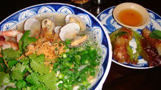 レトロなビルで頂くベトナム料理