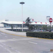 高速鉄道虹橋駅と隣接して中国国内に行くには大変便利です。