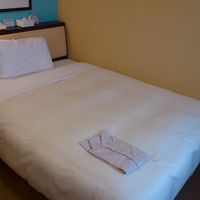 シモンズベッド、デュベスタイル、ロフテー枕です