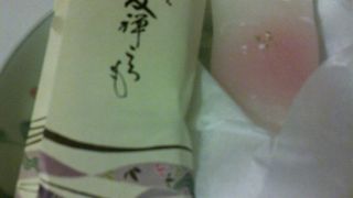 金沢駅に接した名産物売り場＋レストラン