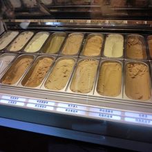 圧巻。お茶味のアイスクリームは18種。