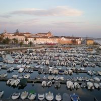 バルコニーの下はヨットハーバーになってます