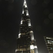 見上げると自分が倒れそうです。