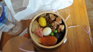 峠の釜飯売ってます。