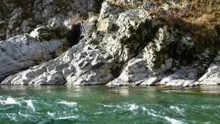 懐炉と電気カーペットで遊覧、冬の大歩危