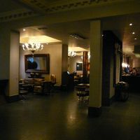 ロビーです。奥はレストランです。