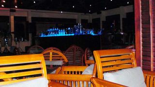 【笑】ムード満点！夜にでも、カップルで飲みに行ってください。Caravelle Hotel最上階です。