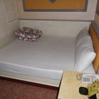 ベットは広めです