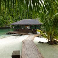 ビーチバー（夜は欧米系の人が目立ちました）