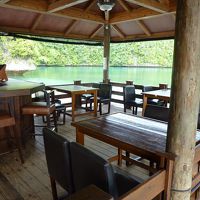 日中で誰もいないバー