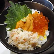 蟹、うに、いくらの贅沢三宝飯