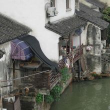 山塘河沿いの家並みは、ボロボロだけど風情ある。