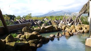 景色もよい濁り湯でおすすめです。