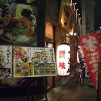 近隣の商店街には飲食店が多くて便利