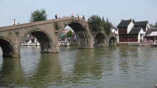 放生橋から金魚を放とう♪