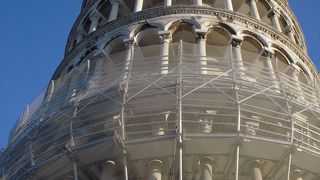 有名な斜塔に登ってきました。ピサの斜塔の上から素晴らしいピサの町の風景や遠くに地中海も眺められました。