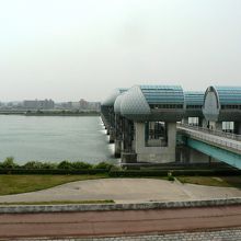 長良川河口堰周辺の光景