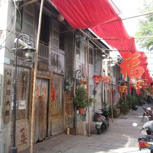 通りを北側（海安路）から