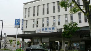 近鉄鈴鹿市駅から徒歩５分ほどで行ける専修寺神戸別院の明治天皇行在所の碑