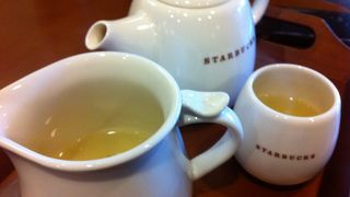 台湾のスタバは、お茶で Hot ひと息！