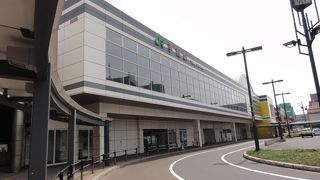 広い空間のある駅です。