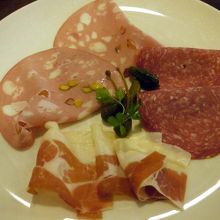 イタリア産 シャリュキュトリー盛り合わせ ￥１，２６０− 