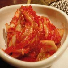 鮮やか色のキムチ