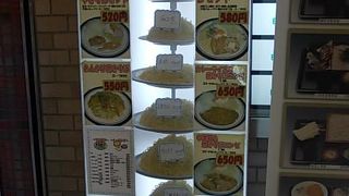 サイズも選べて、ソースの種類も豊富です