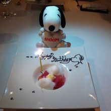 サプライズのデザートプレート