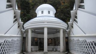 長八美術館は日本中の腕のある左官職人が携わって造られています。
