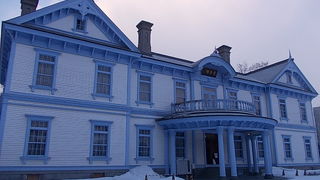 美しい近代建築です。中も無料公開されています。