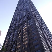 直近から見上げると・・・