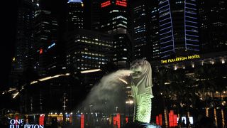 ファン増加中？！　～　マーライオン公園　シンガポール