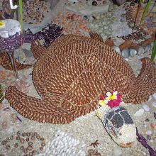 貝で造った亀のオブジェ